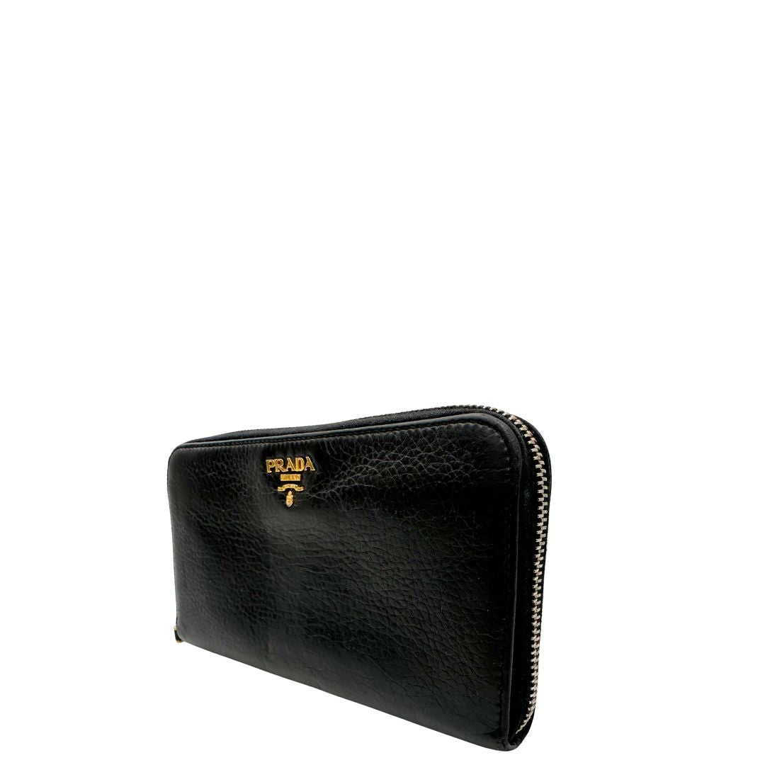 Portafoglio Prada in pelle nera e hardware dorato, di lusso, originale.