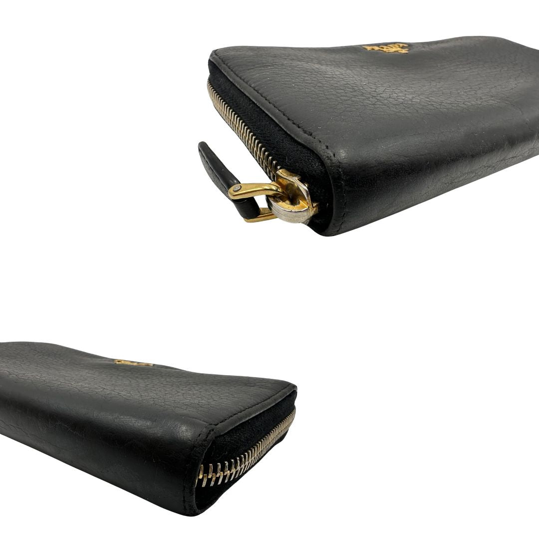 Portafoglio Prada in pelle nera e hardware dorato, di lusso, originale.