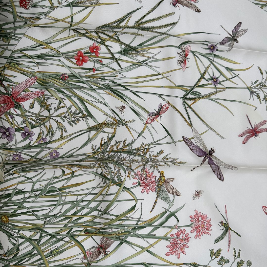  Foulard Gucci in 100 % seta con trama floreale, di lusso, originale, ottime condizioni.