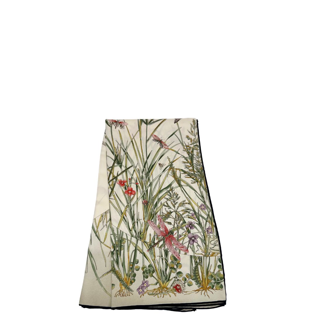  Foulard Gucci in 100 % seta con trama floreale, di lusso, originale, ottime condizioni.