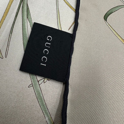  Foulard Gucci in 100 % seta con trama floreale, di lusso, originale, ottime condizioni.