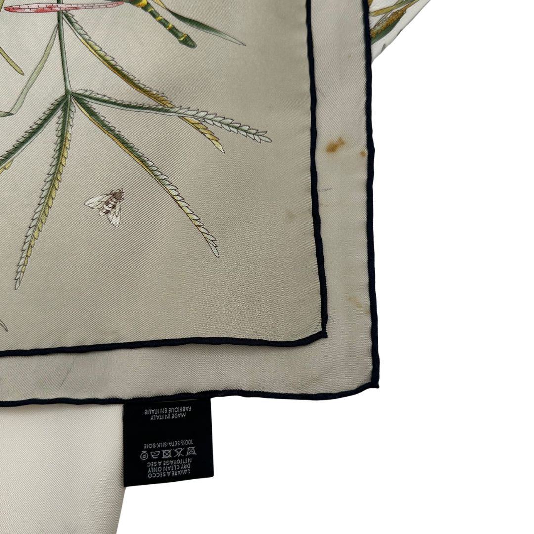  Foulard Gucci in 100 % seta con trama floreale, di lusso, originale, ottime condizioni.