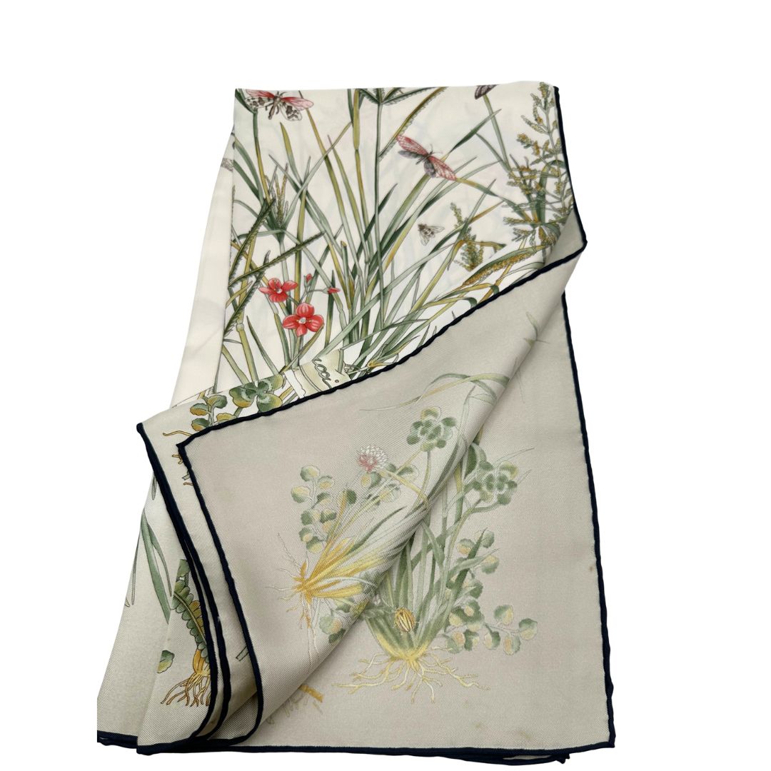  Foulard Gucci in 100 % seta con trama floreale, di lusso, originale, ottime condizioni.