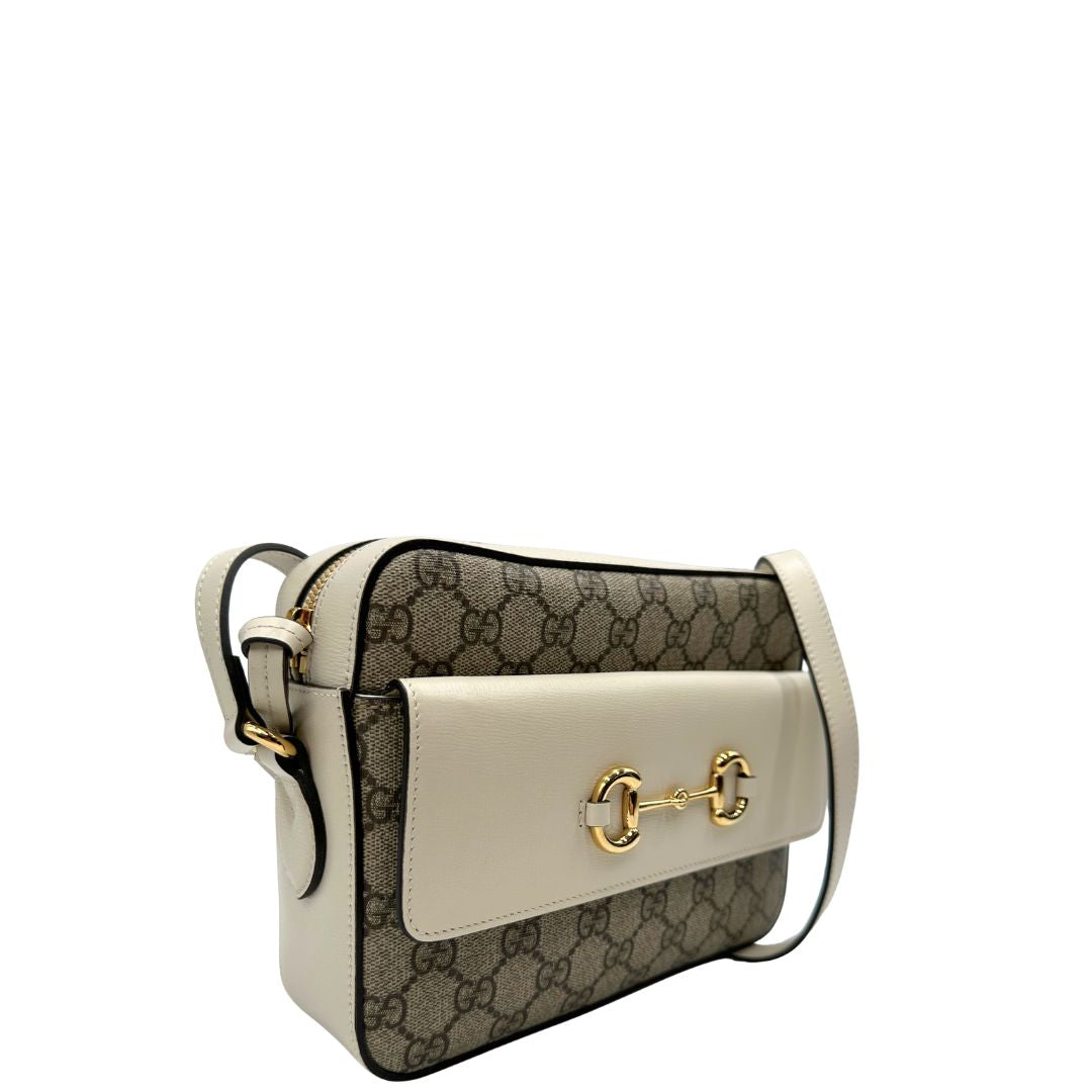 lato Borsa Gucci in canvas GG e finiture in pelle color bianco latte, di lusso, originale, usata. 