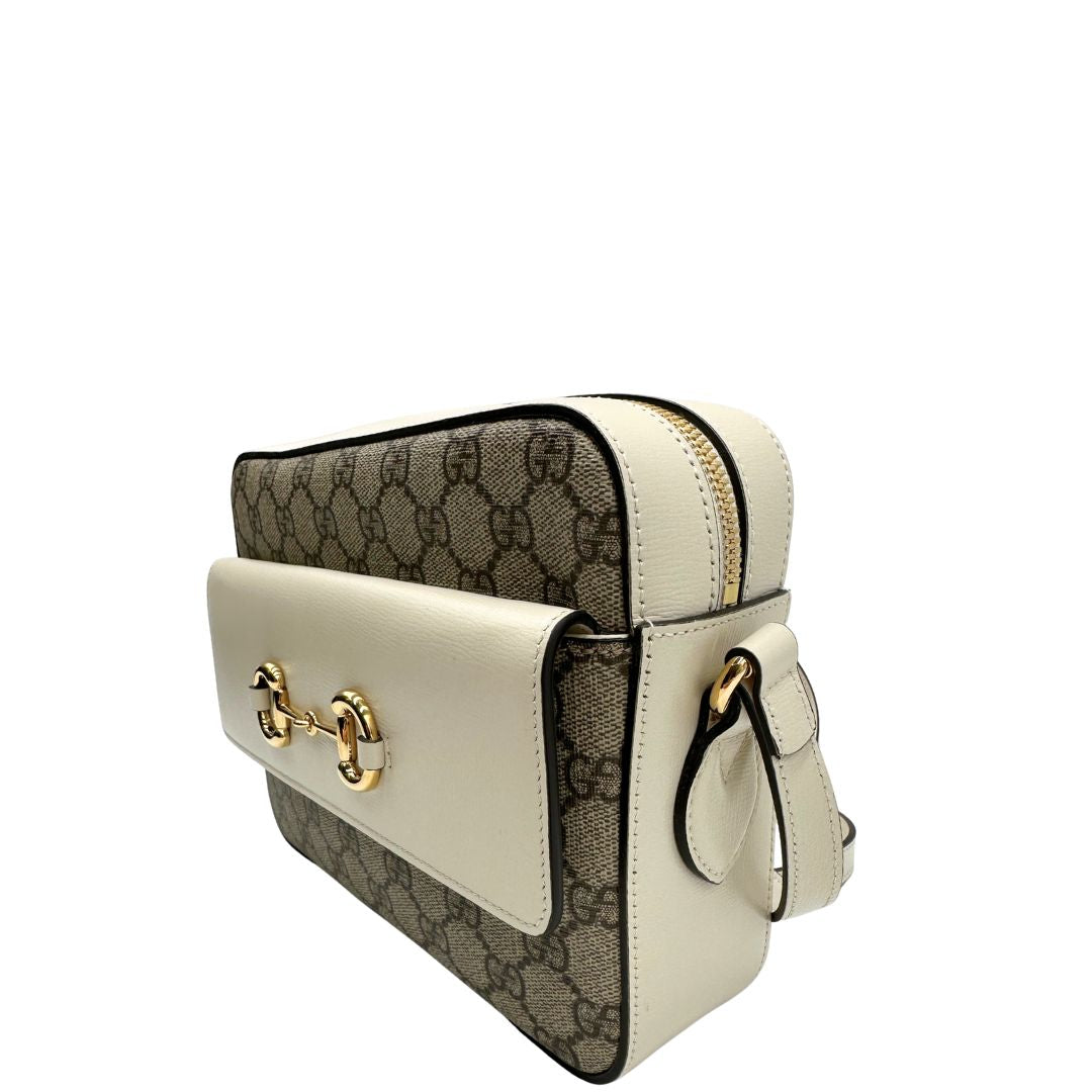 lato Borsa Gucci in canvas GG e finiture in pelle color bianco latte, di lusso, originale, usata. 