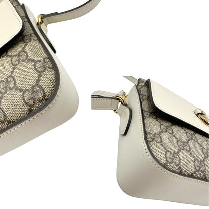 angoli Borsa Gucci in canvas GG e finiture in pelle color bianco latte, di lusso, originale, usata. 