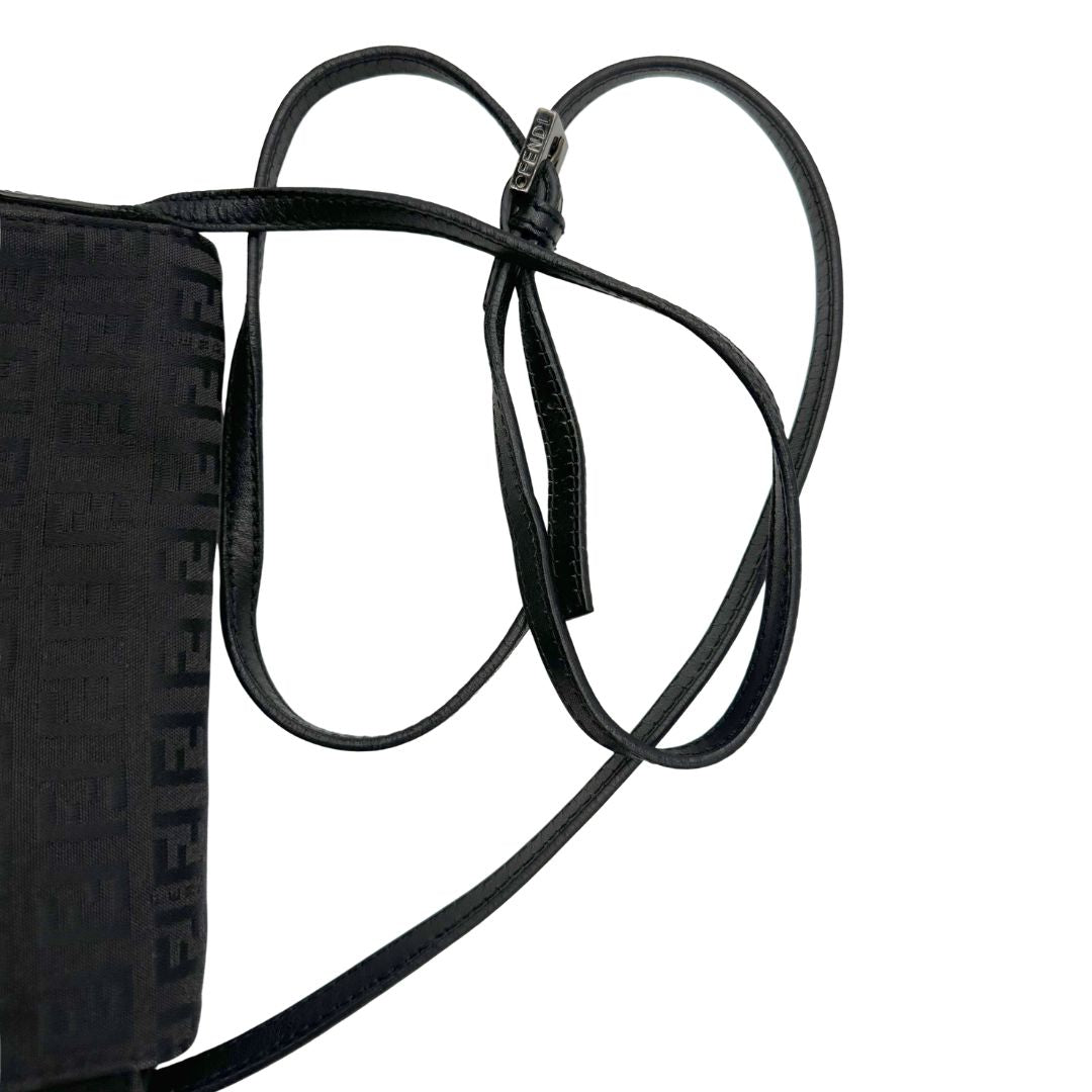 tracolla  Tracolla Fendi marrone trama Zucchino e finiture in pelle nera, di lusso, originale, ottime condizioni, usata. 