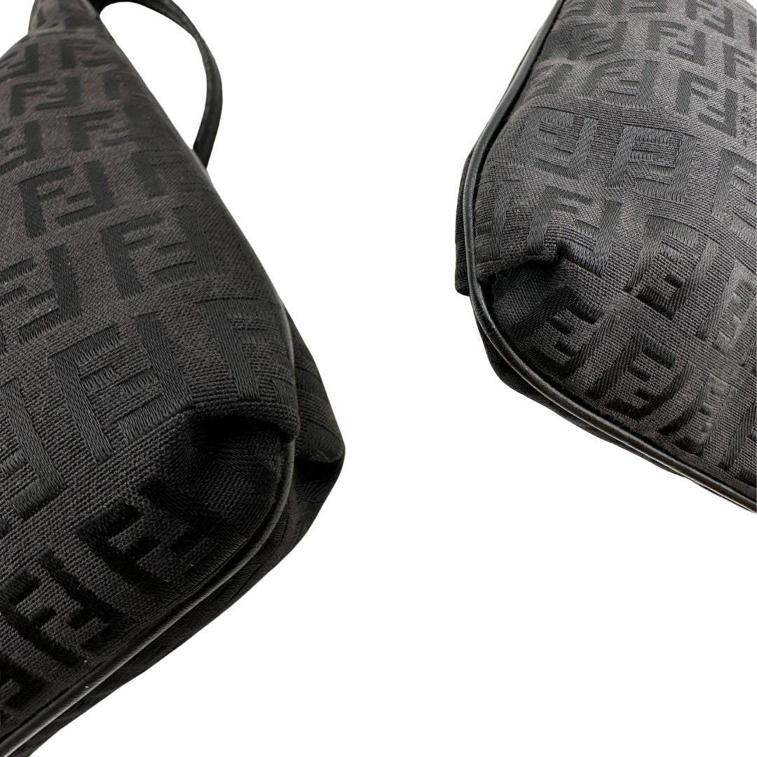 Tracolla Fendi marrone trama Zucchino e finiture in pelle nera, di lusso, originale, ottime condizioni, usata.
