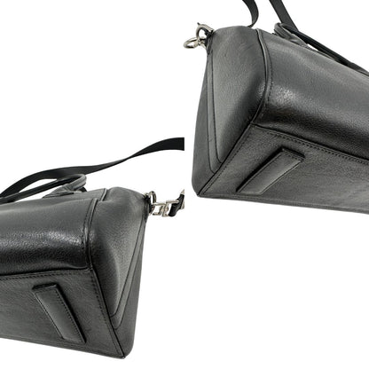 angoli Antigona Givenchy in pelle martellata nera nella misura piccola, di lusso, originale, ottime condizioni, usata. 