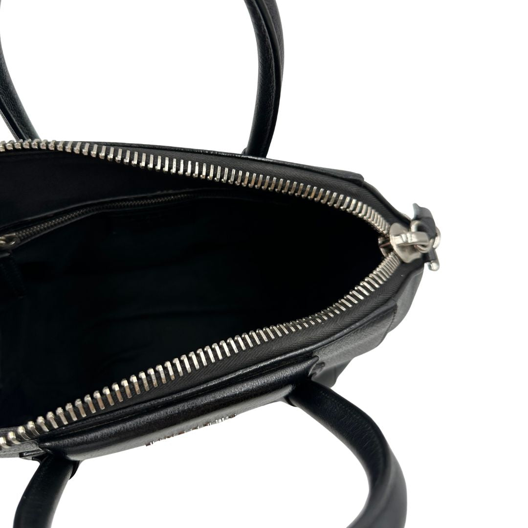 interno Antigona Givenchy in pelle martellata nera nella misura piccola, di lusso, originale, ottime condizioni, usata.