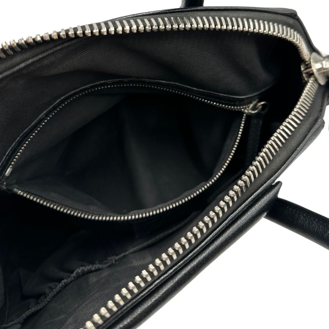 interno Antigona Givenchy in pelle martellata nera nella misura piccola, di lusso, originale, ottime condizioni, usata.