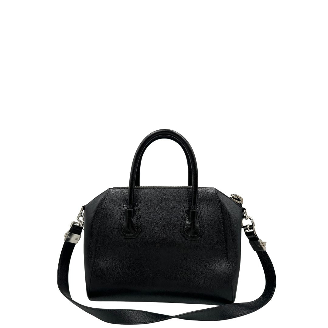 retro Antigona Givenchy in pelle martellata nera nella misura piccola, di lusso, originale, ottime condizioni, usata. 