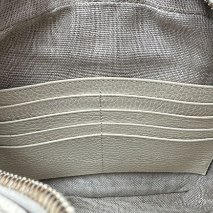 interno Camera Bag Gucci in tessuto GG con finiture in pelle color avorio, di lusso, originale, ottime condizioni, usata. 