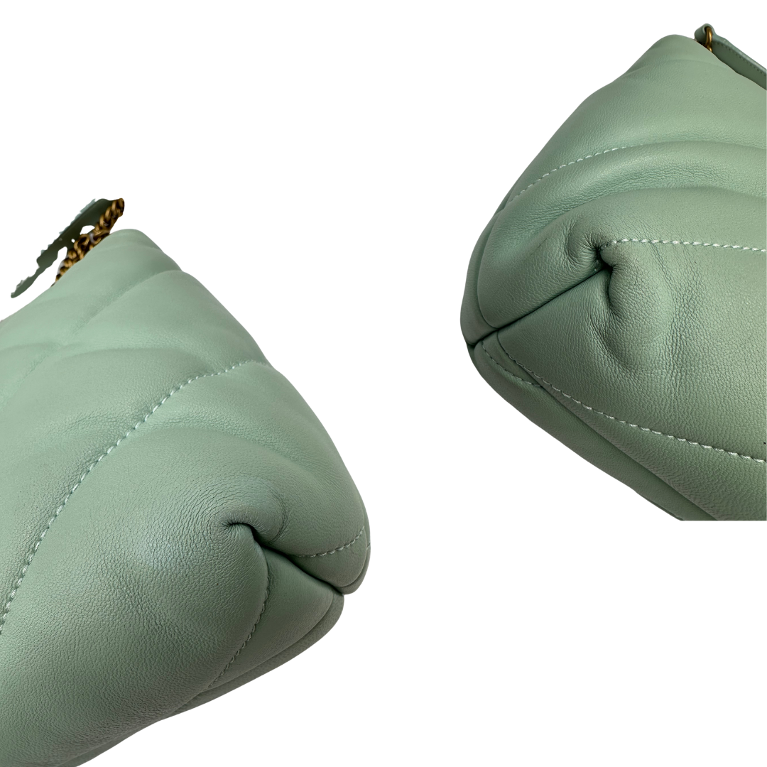 angoli  Borsa Pinko in pelle color Tiffany e hardware dorato, di lusso, originale, ottime condizioni, usata  Borsa Pinko in pelle color Tiffany e hardware dorato, di lusso, originale, ottime condizioni, usata