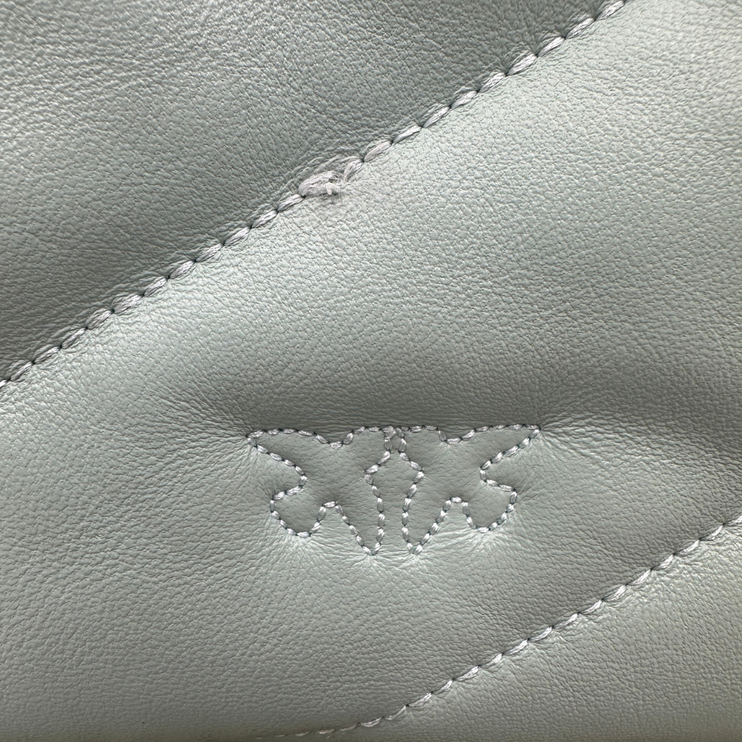 Borsa Pinko in pelle color Tiffany e hardware dorato, di lusso, originale, ottime condizioni, usata