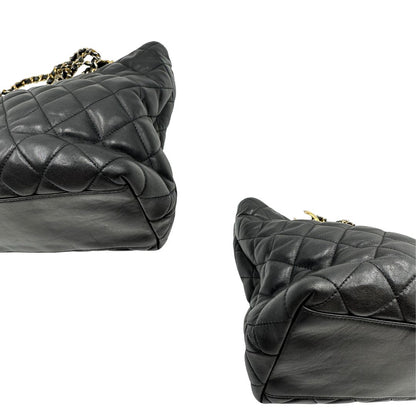 angoli Borsa Chanel in pelle nera trapuntata, indossabile a spalla, di lusso, originale, ottime condizioni, usata.