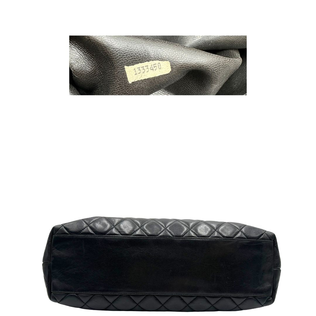 base  Borsa Chanel in pelle nera trapuntata, indossabile a spalla, di lusso, originale, ottime condizioni, usata.
