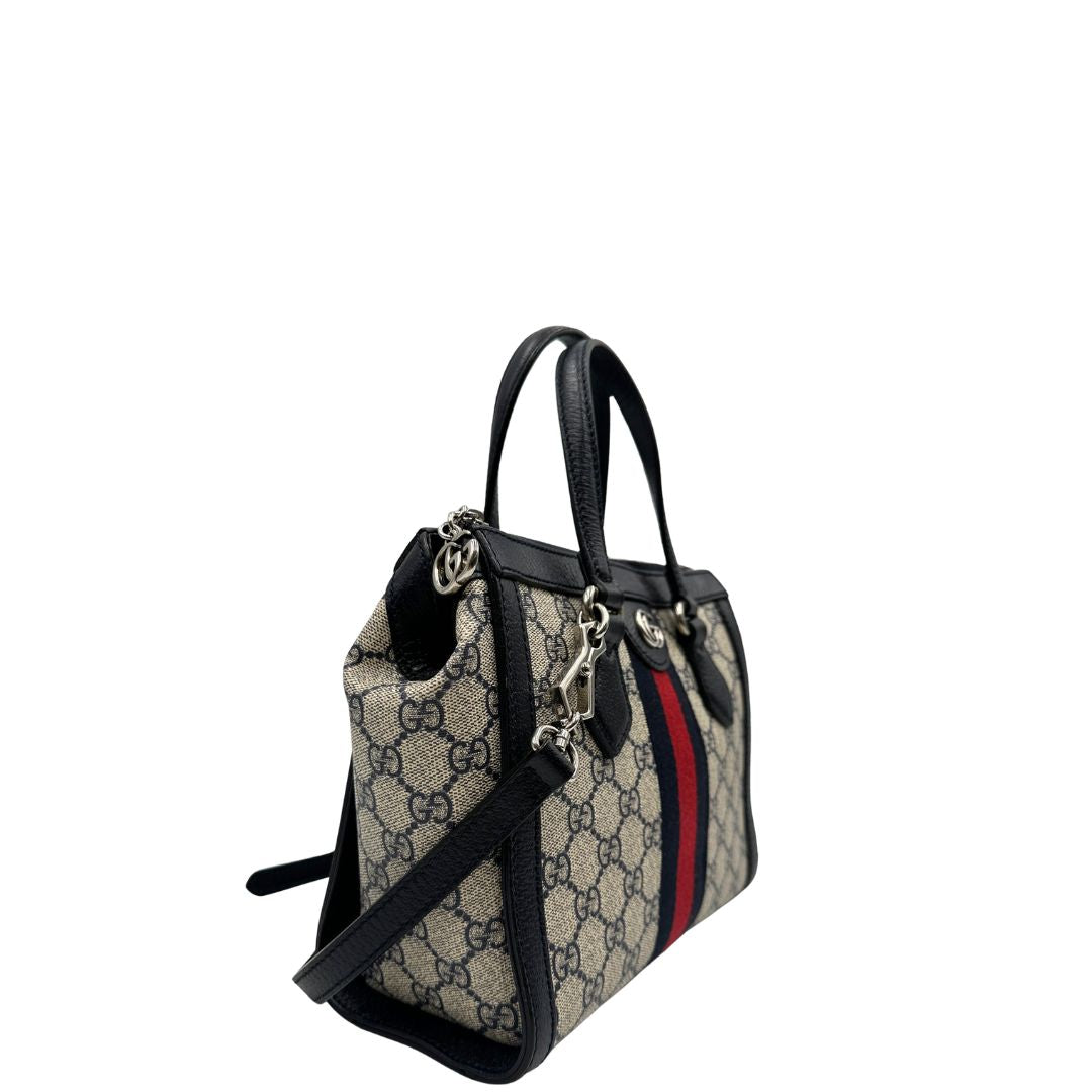 lato Borsa Gucci in canvas GG, finiture in pelle blu e impreziosita da striscia Web rossa e blu, di lusso, originale, usata 