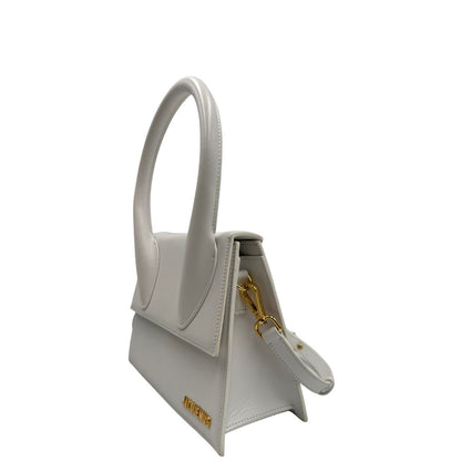 lato  Borsa Jacquemus Le Chiquito color bianco gesso, di lusso, originale, ottime condizioni, usata. 