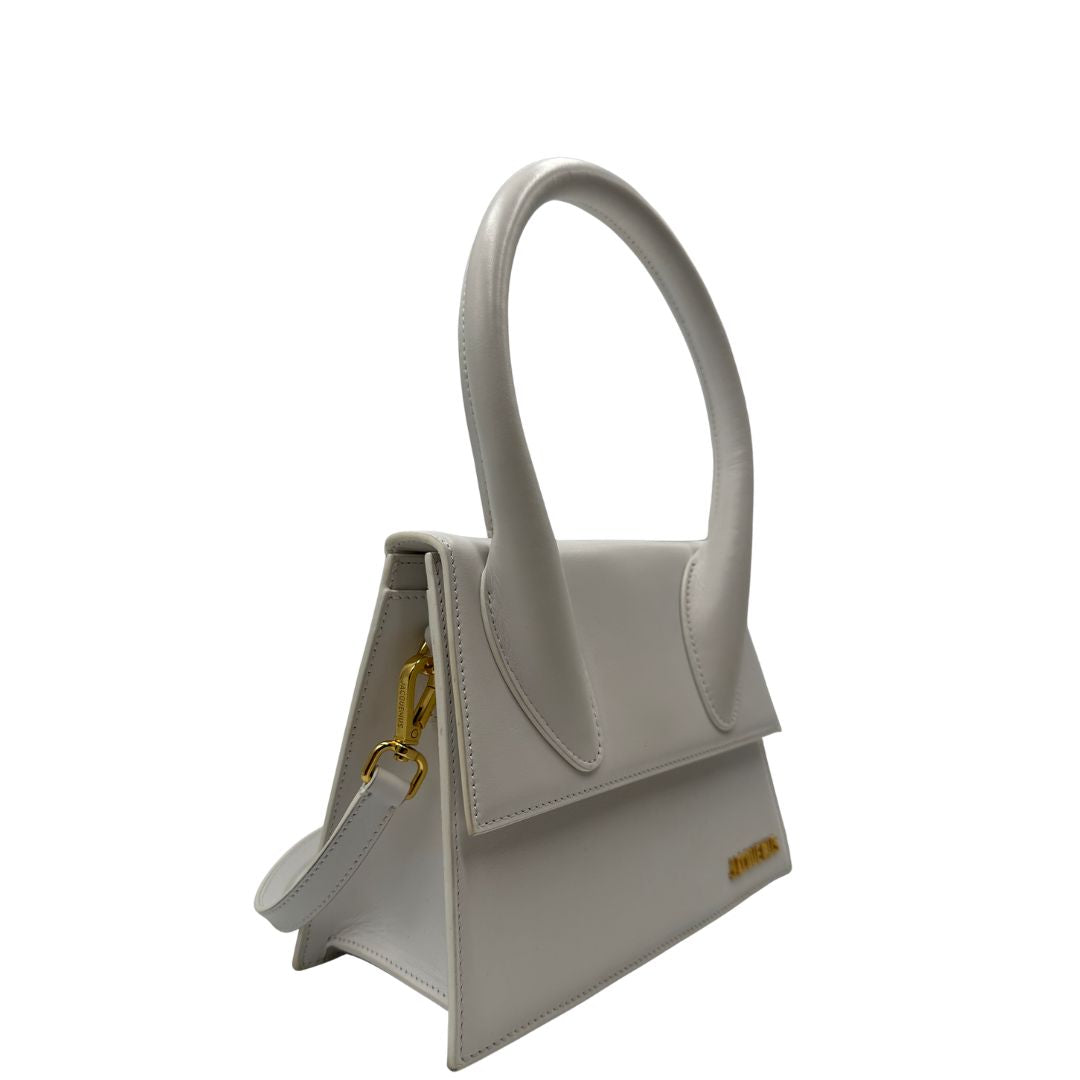 lato  Borsa Jacquemus Le Chiquito color bianco gesso, di lusso, originale, ottime condizioni, usata. 