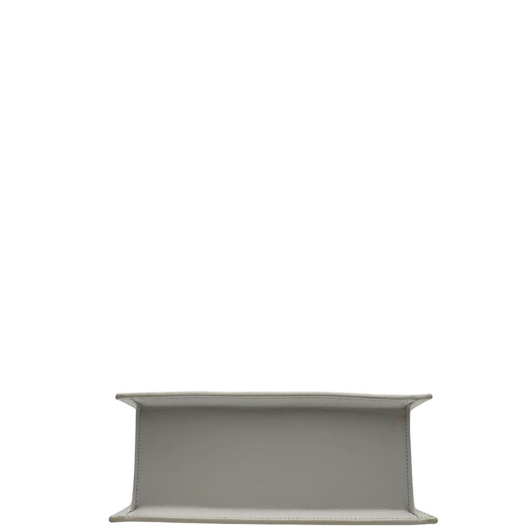 base  Borsa Jacquemus Le Chiquito color bianco gesso, di lusso, originale, ottime condizioni, usata. 