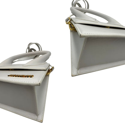 angoli  Borsa Jacquemus Le Chiquito color bianco gesso, di lusso, originale, ottime condizioni, usata. 