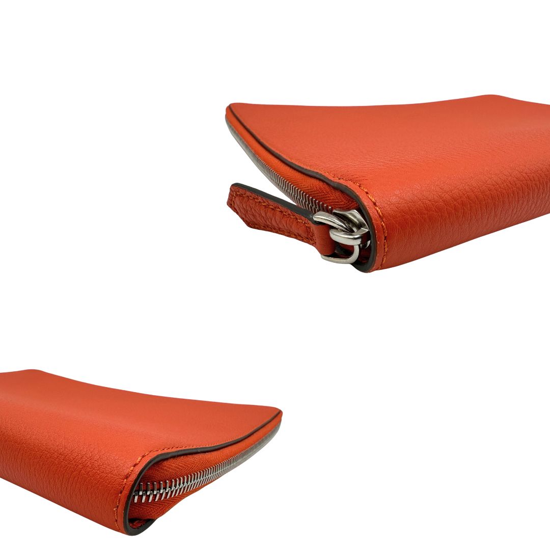 Angoli, Portadocumenti Prada in pelle martellata arancione e hardware argentato. Originale, usata, di lusso, in ottime condizioni.