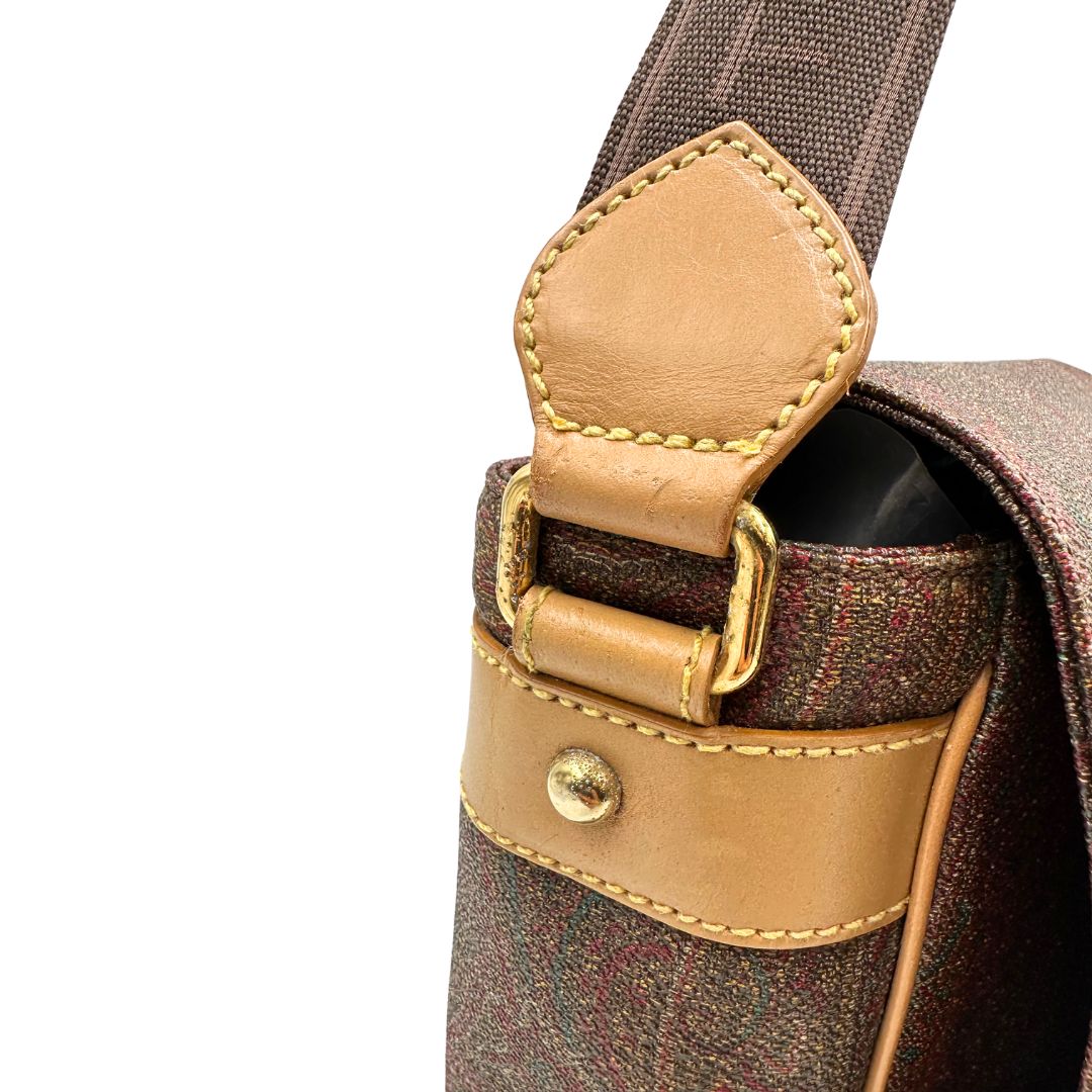 Cartella Etro in canvas trama Paisley, indossabile a tracolla. Originale, usata, di lusso, in ottime condizioni.