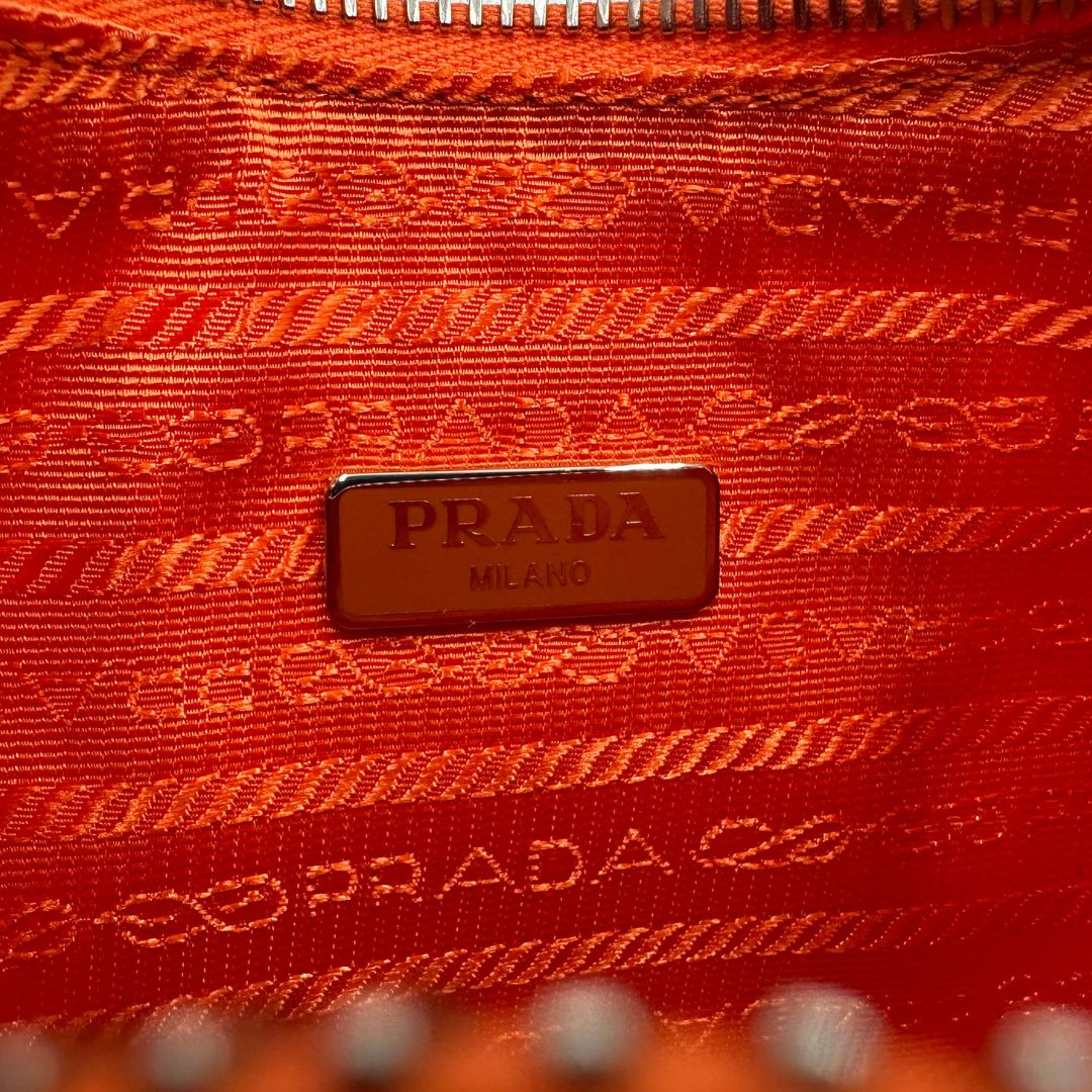 interno Borsa Prada Re-edition 2005 in nylon arancione , di lusso, originale, eccellenti condizioni, usata  