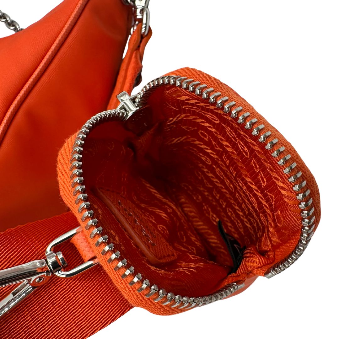 interno Borsa Prada Re-edition 2005 in nylon arancione , di lusso, originale, eccellenti condizioni, usata  