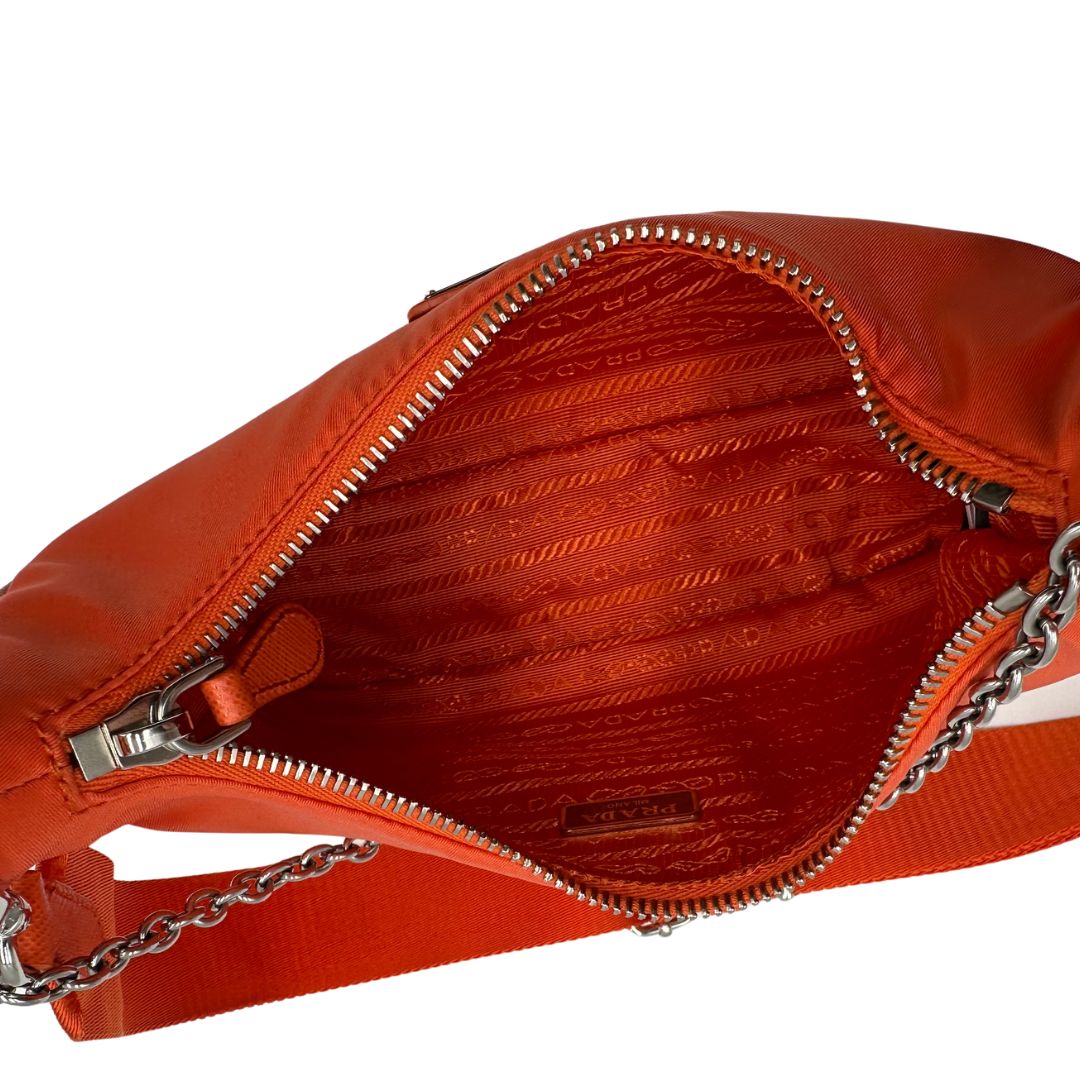 interno Borsa Prada Re-edition 2005 in nylon arancione , di lusso, originale, eccellenti condizioni, usata  