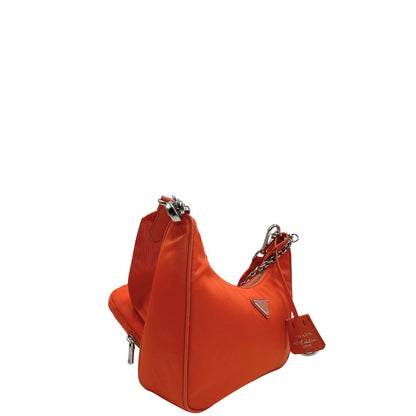 lato  Borsa Prada Re-edition 2005 in nylon arancione , di lusso, originale, eccellenti condizioni, usata  