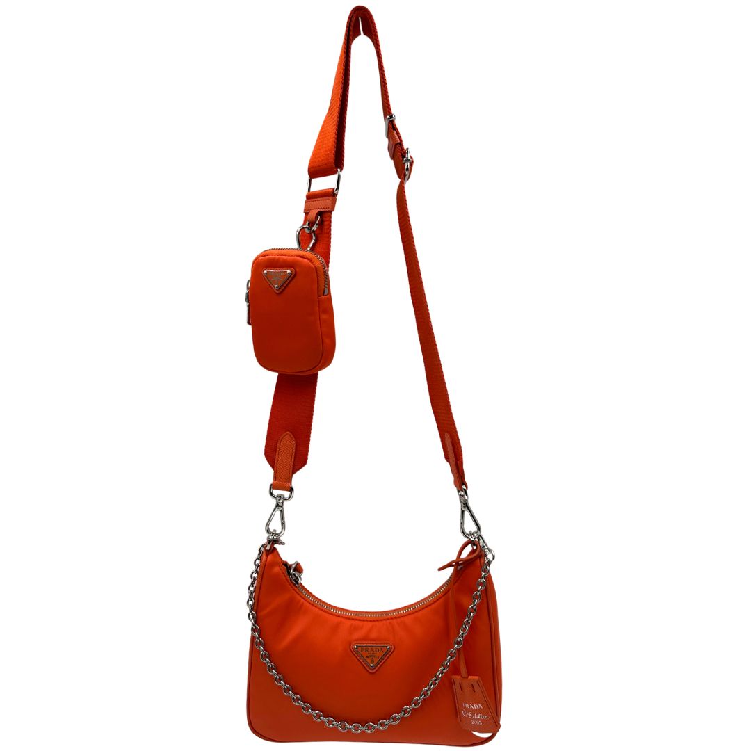 front v  Borsa Prada Re-edition 2005 in nylon arancione , di lusso, originale, eccellenti condizioni, usata 
