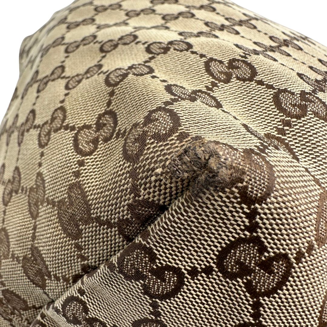 angolo Borsa Gucci in tessuto GG e finiture in pelle bianche, di lusso, originale, usata. 