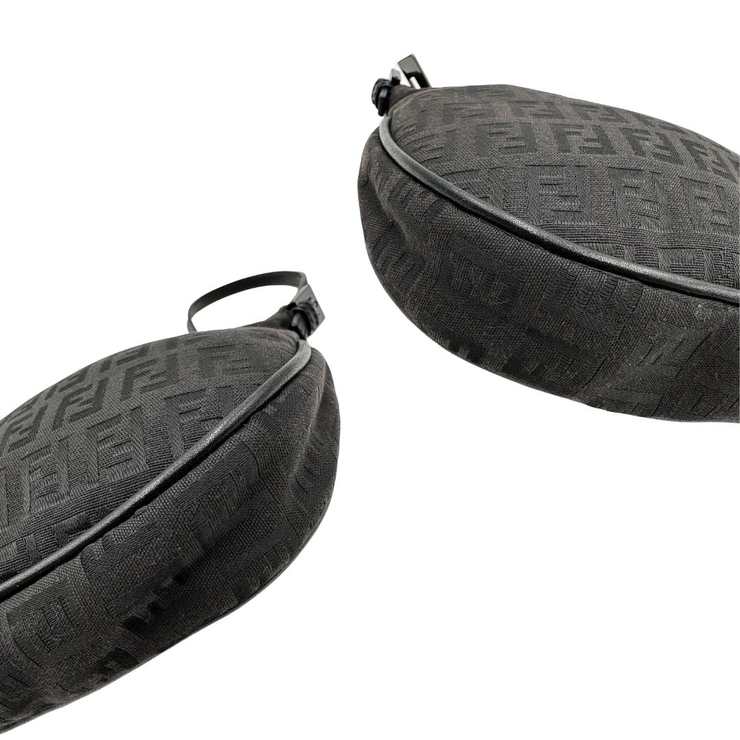 angoli  Borsa Fendi nera trama Zucchino, di lusso, originale, ottime condizioni, usata. 