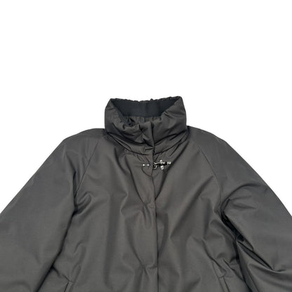 Cappotto corto Fay nella colorazione nero. Originale, usato, di lusso, in ottime condizioni.