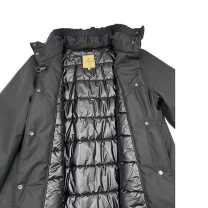 Cappotto corto Fay nella colorazione nero. Originale, usato, di lusso, in ottime condizioni.