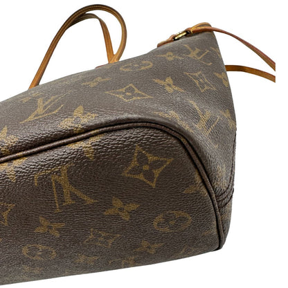 angolo Borsa LV Neverfull monogram nella versione PM, di lusso, originale, usata. 