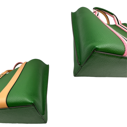 angoli  Borsa Tory Burch in pelle martellata verde impreziosita da finiture in tessuto rosa e nero, di lusso, originale, ottime condizioni, usata. 