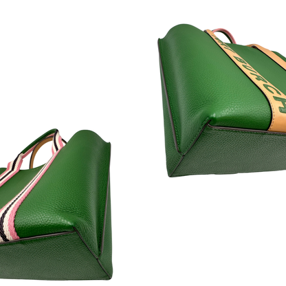 angoli  Borsa Tory Burch in pelle martellata verde impreziosita da finiture in tessuto rosa e nero, di lusso, originale, ottime condizioni, usata.