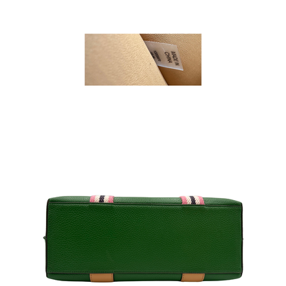 base  Borsa Tory Burch in pelle martellata verde impreziosita da finiture in tessuto rosa e nero, di lusso, originale, ottime condizioni, usata. 