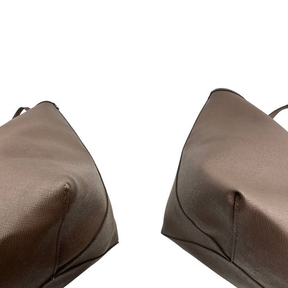 angoli Borsa MK in pelle saffiano reversibile, tortora e panna, di lusso, originale, ottime condizioni, usata. 