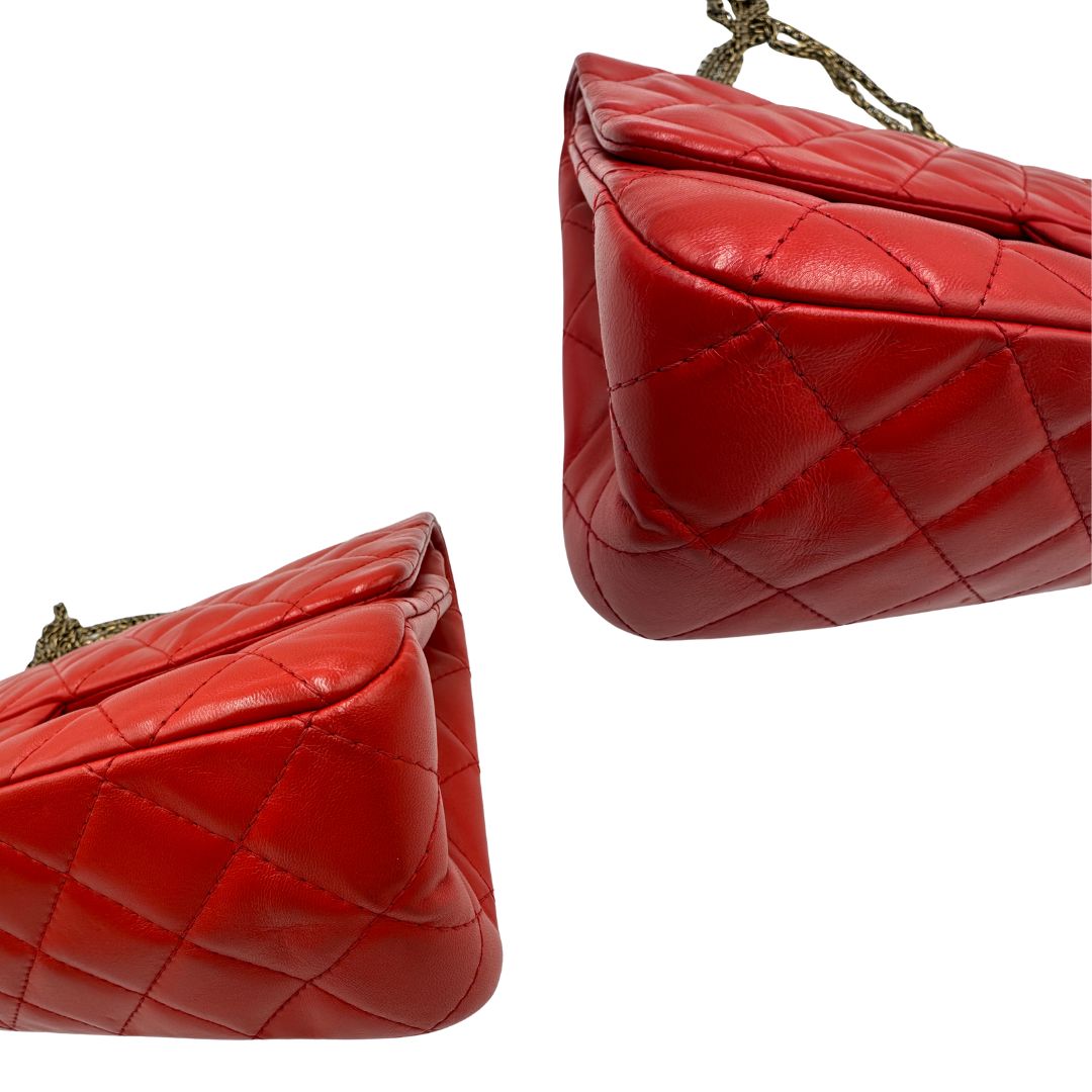 angoli Borsa Chanel in pelle rossa trapuntata, indossabile a spalla, di lusso, originale, usata. 