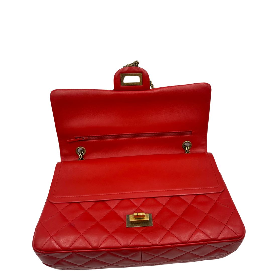 interno Borsa Chanel in pelle rossa trapuntata, indossabile a spalla, di lusso, originale, usata. 