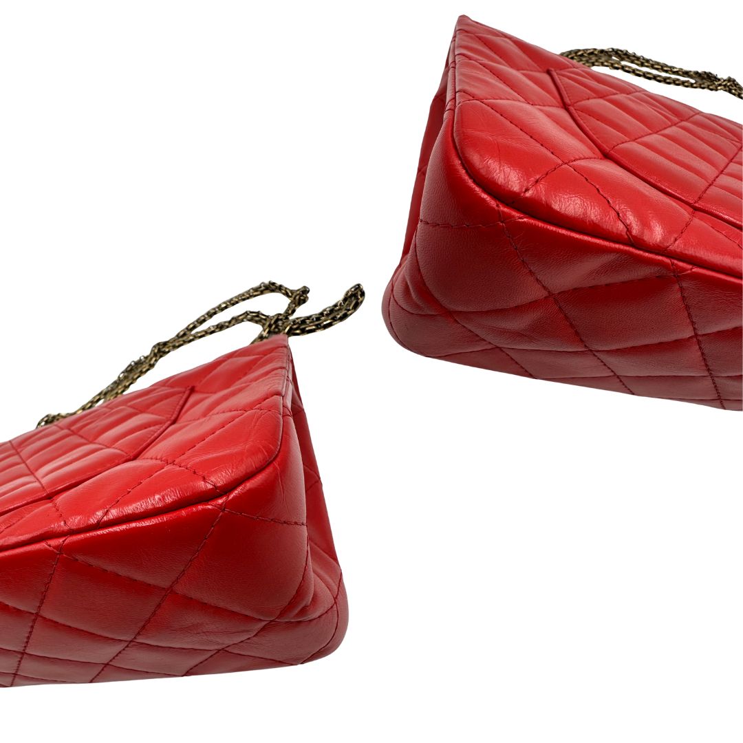 angoli Borsa Chanel in pelle rossa trapuntata, indossabile a spalla, di lusso, originale, usata. 
