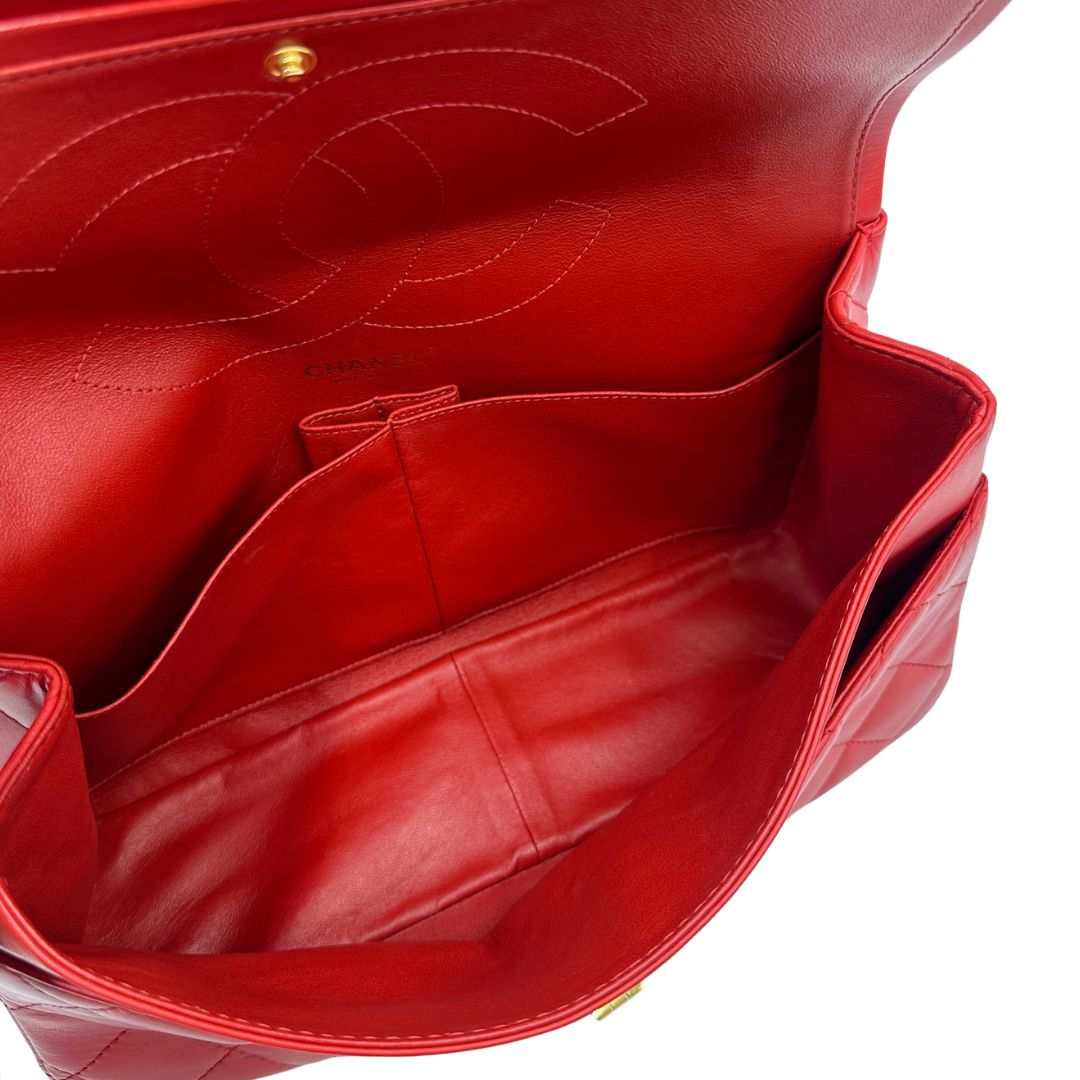 interno Borsa Chanel in pelle rossa trapuntata, indossabile a spalla, di lusso, originale, usata. 