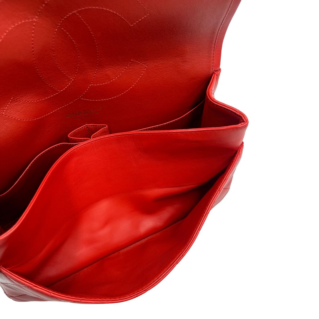 interno Borsa Chanel in pelle rossa trapuntata, indossabile a spalla, di lusso, originale, usata. 