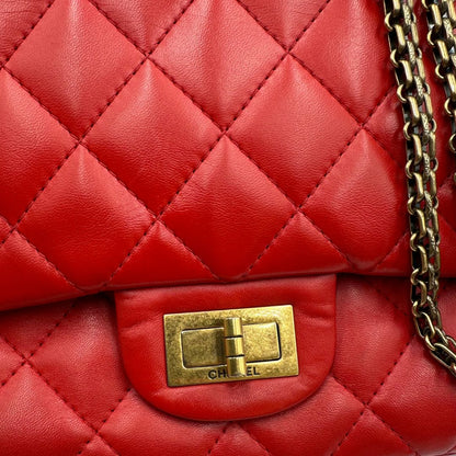 Borsa Chanel in pelle rossa trapuntata, indossabile a spalla, di lusso, originale, usata. 