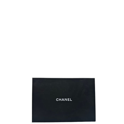 Scatola di un WOC Chanel in pelle trapuntata rosa albicocca e hardware bicolor, oro/argento, usata, originale, second hand, in ottime condizioni.