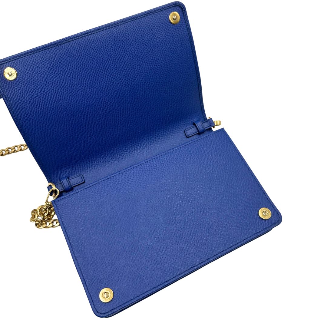 interno  Borsa Prada in pelle saffiano blu e hardware dorato, di lusso, originale, eccellenti condizioni, usata. 